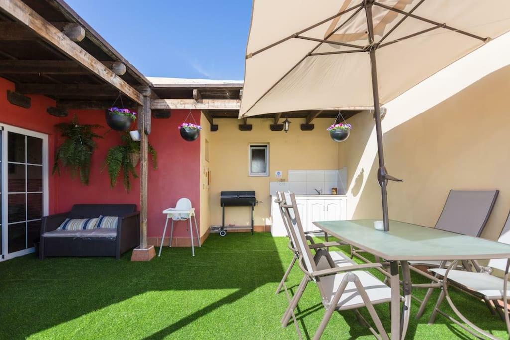 Villa Blanca Tenerife - Private Rooms - Terrace And Bbq, 5 Minutes From The Beach And Airport Сан-Ісідро Екстер'єр фото
