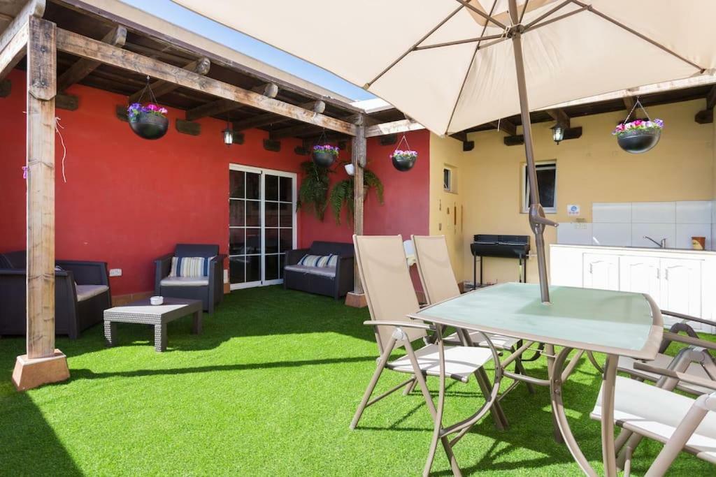 Villa Blanca Tenerife - Private Rooms - Terrace And Bbq, 5 Minutes From The Beach And Airport Сан-Ісідро Екстер'єр фото